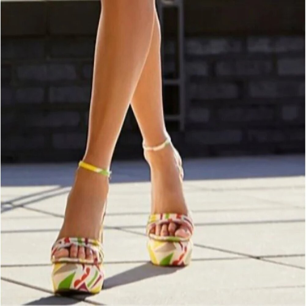 NEW Gianni Bini Parrish Geo Print Strappy Platform Sandals - Picture 2 of 5